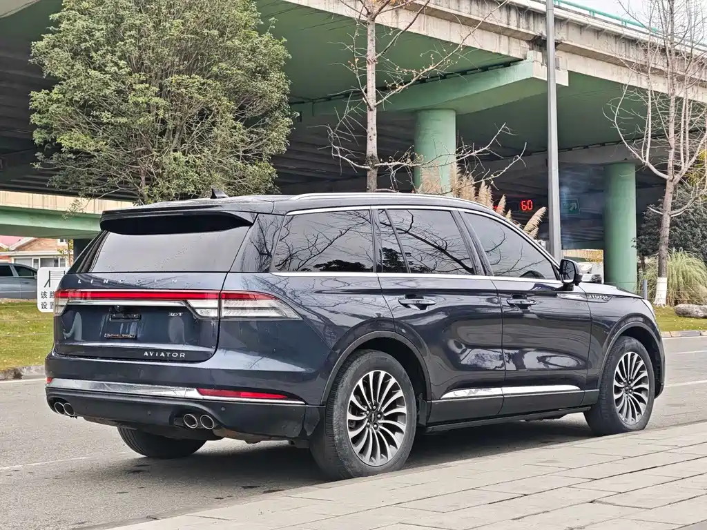 Lincoln Aviator — миниатюра 17