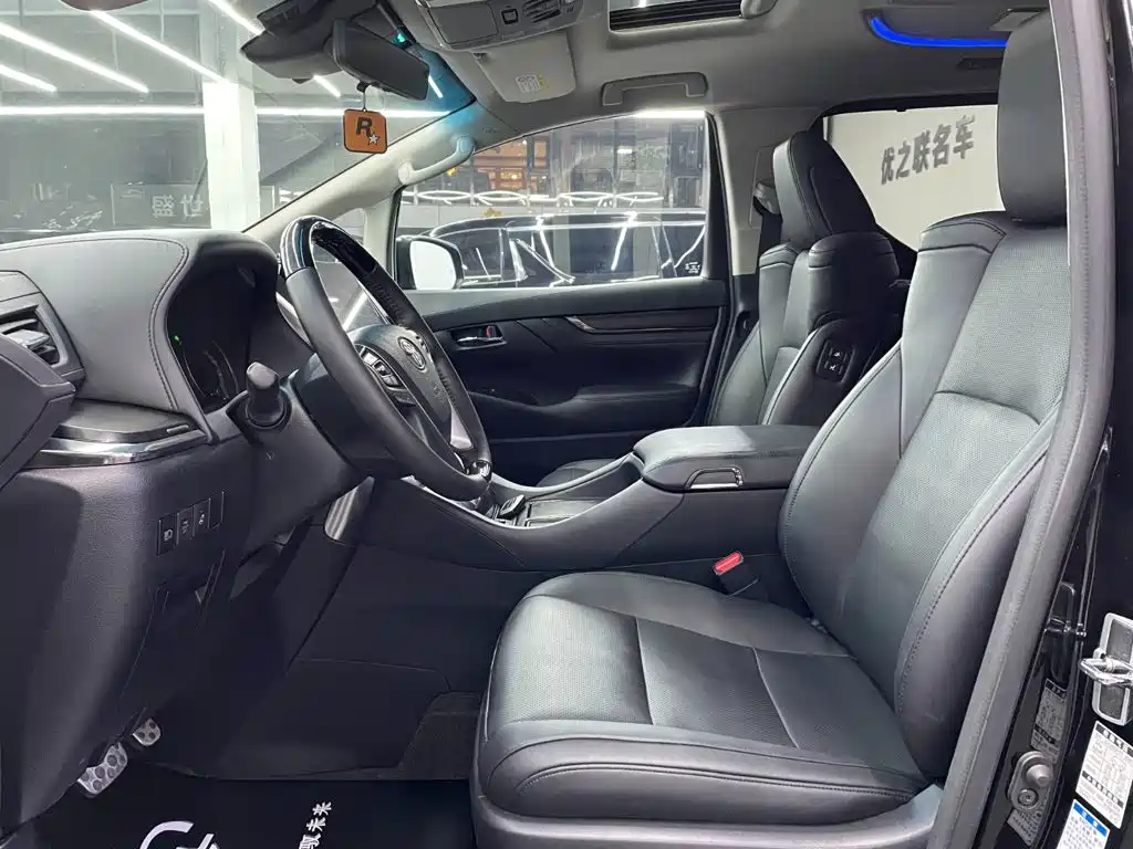 Toyota Vellfire — миниатюра 8