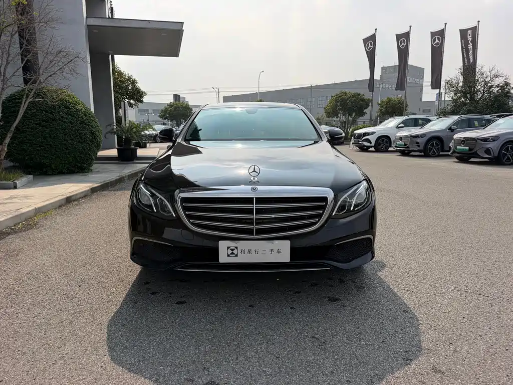 Mercedes-Benz E-Class — миниатюра 2