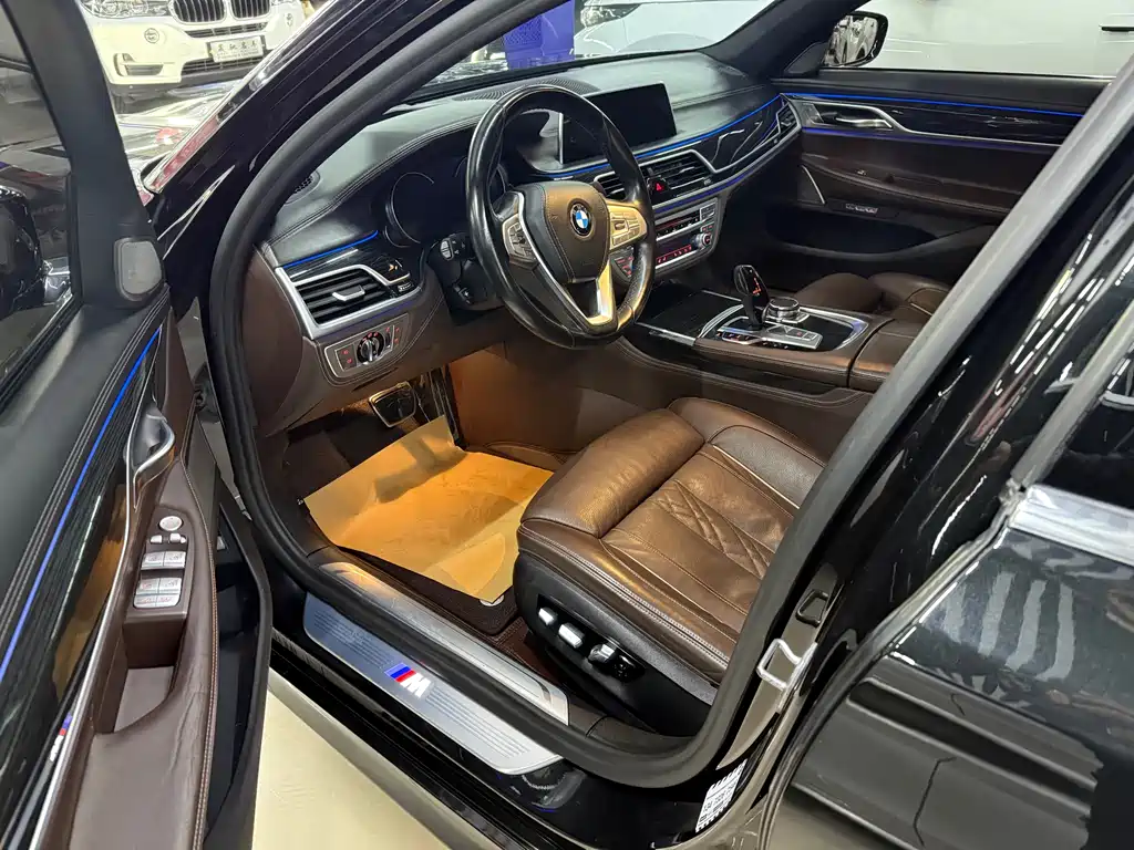 BMW 7 SERIES