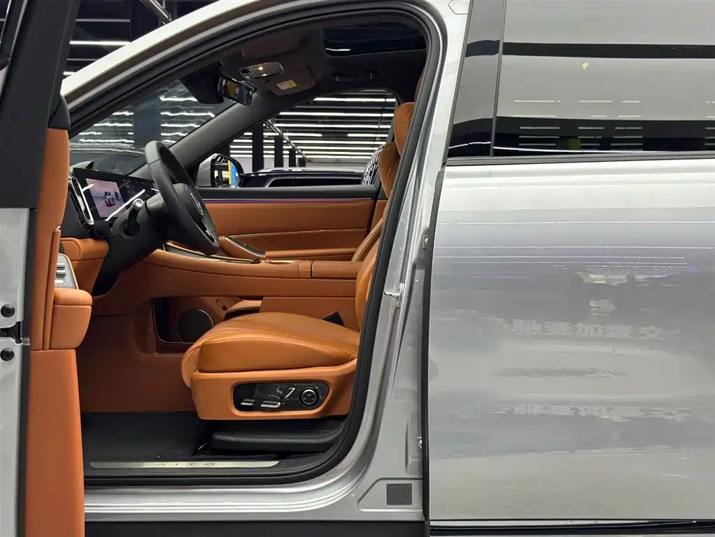 AITO ASK THE WORLD M8