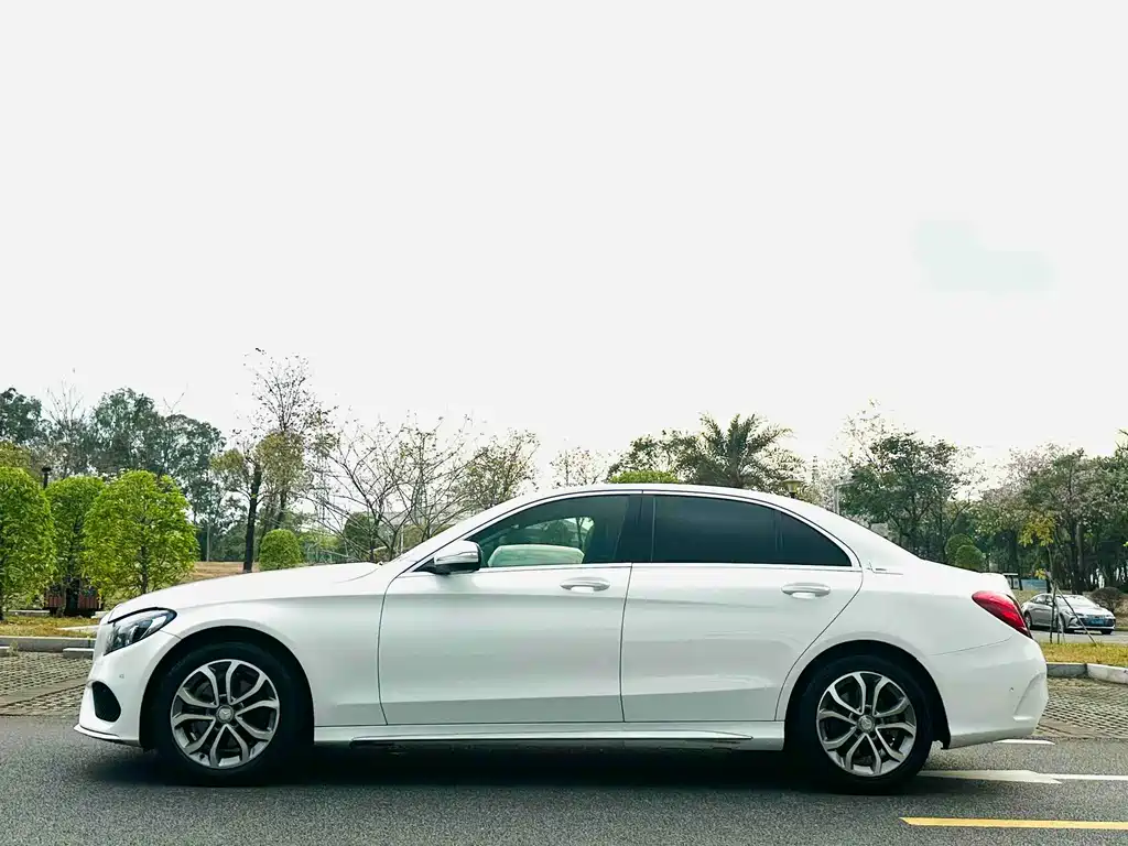 Mercedes-Benz C-Class — миниатюра 8