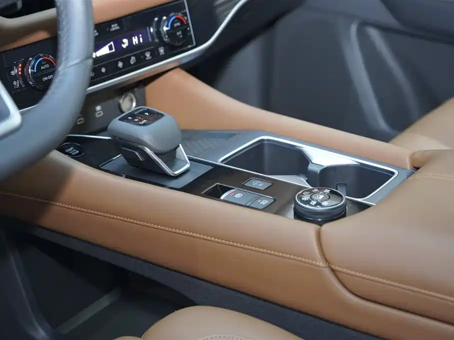 NISSAN EXPLORING THE LAND