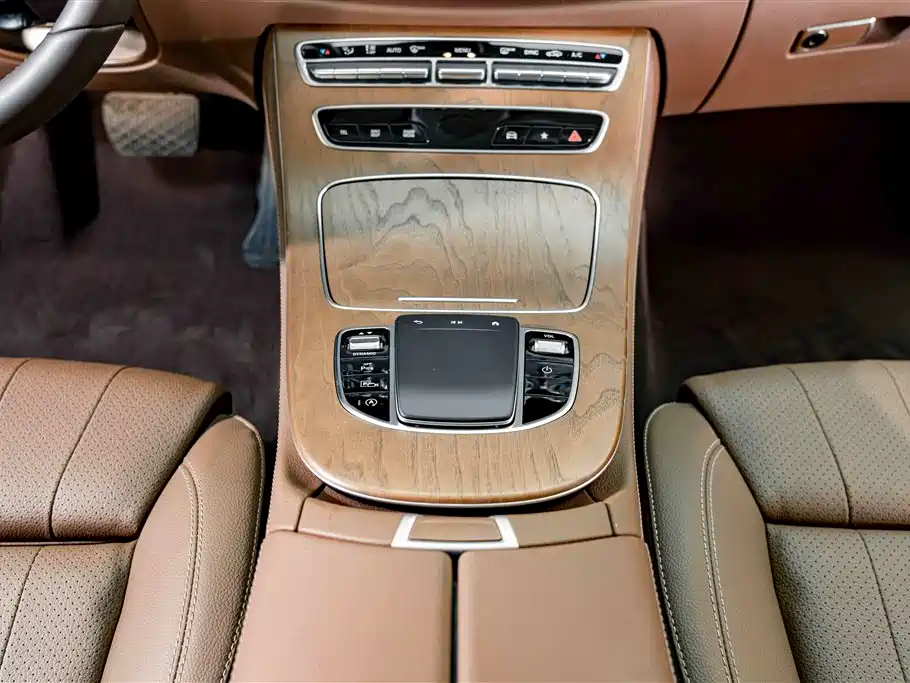 Mercedes-Benz E-Class — миниатюра 12