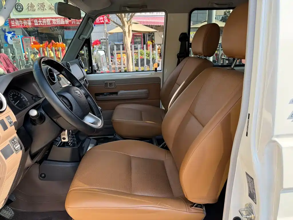 Toyota Land Cruiser — миниатюра 8