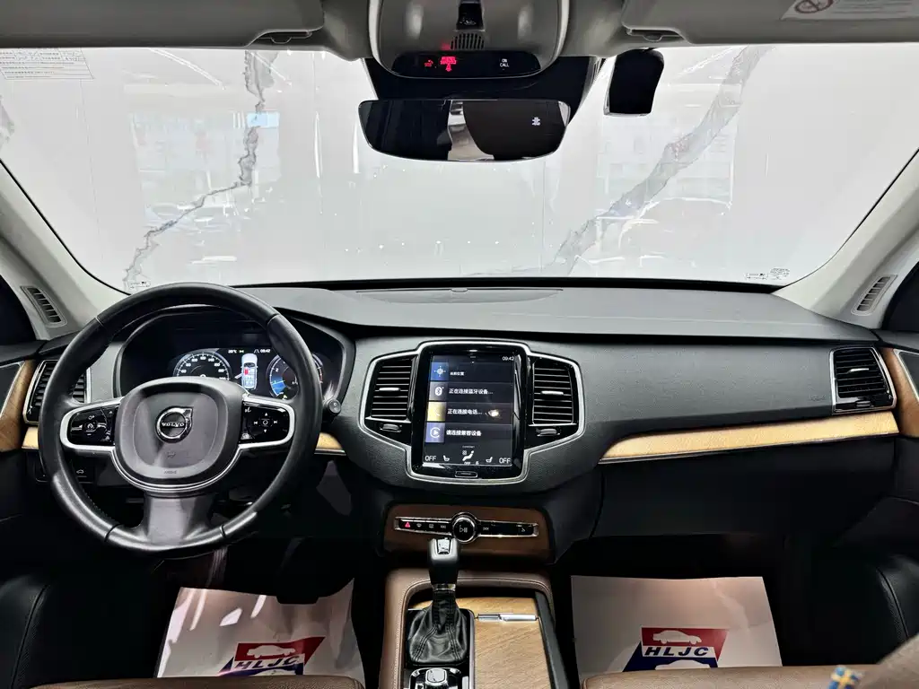 Volvo XC90 — миниатюра 9