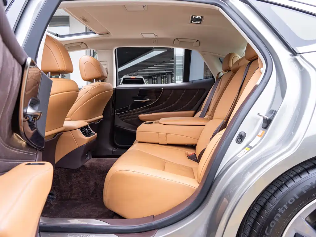 Lexus LS — миниатюра 10