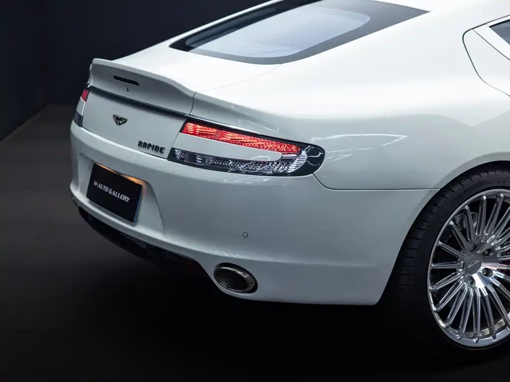 Aston Martin Rapide — миниатюра 36