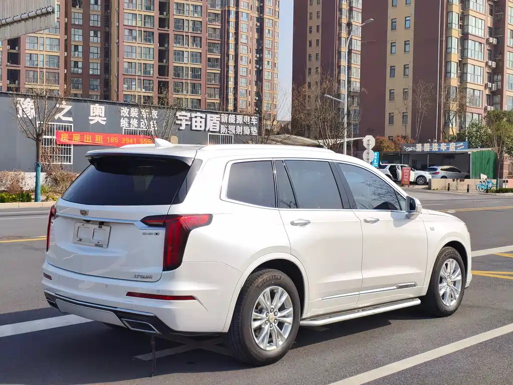 Cadillac XT6 2020 28T мест
