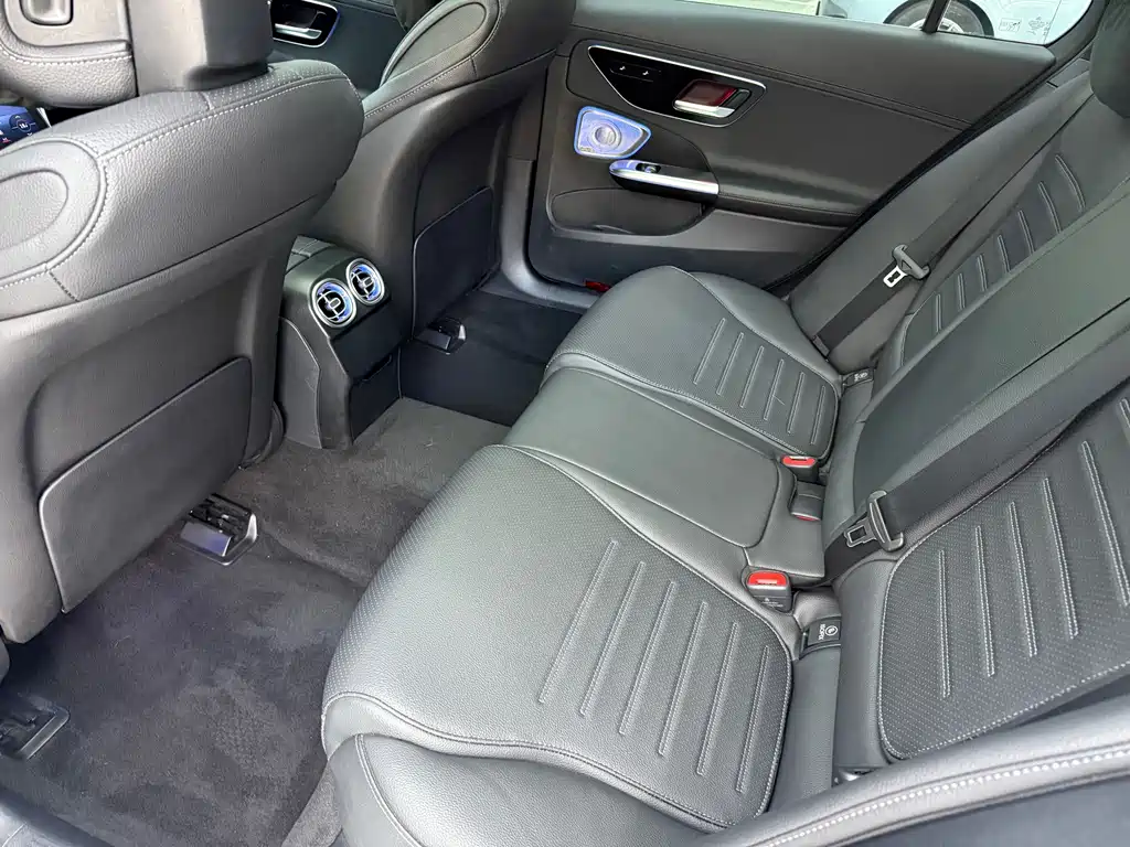 Mercedes-Benz C-Class — миниатюра 12