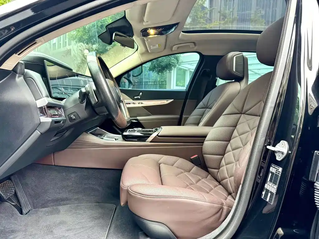 BMW 7 Series — миниатюра 3
