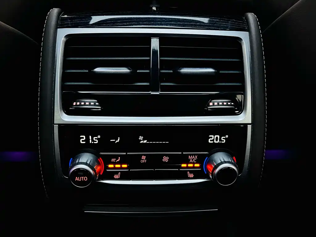 BMW 7 Series — миниатюра 22