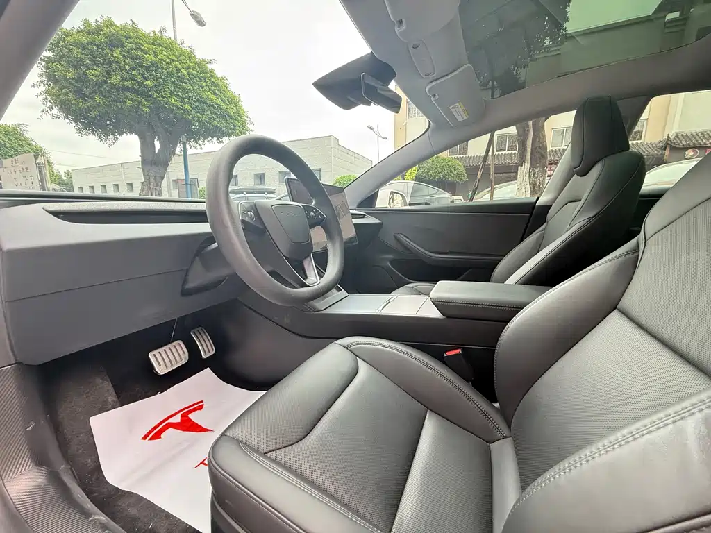 Tesla Model 3 — миниатюра 8