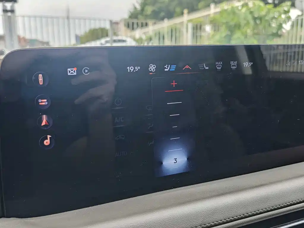 Lincoln Aviator — миниатюра 8