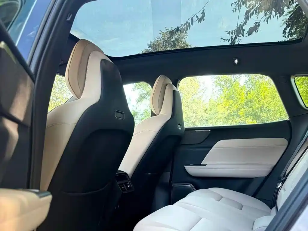Volvo XC70 PHEV — миниатюра 4