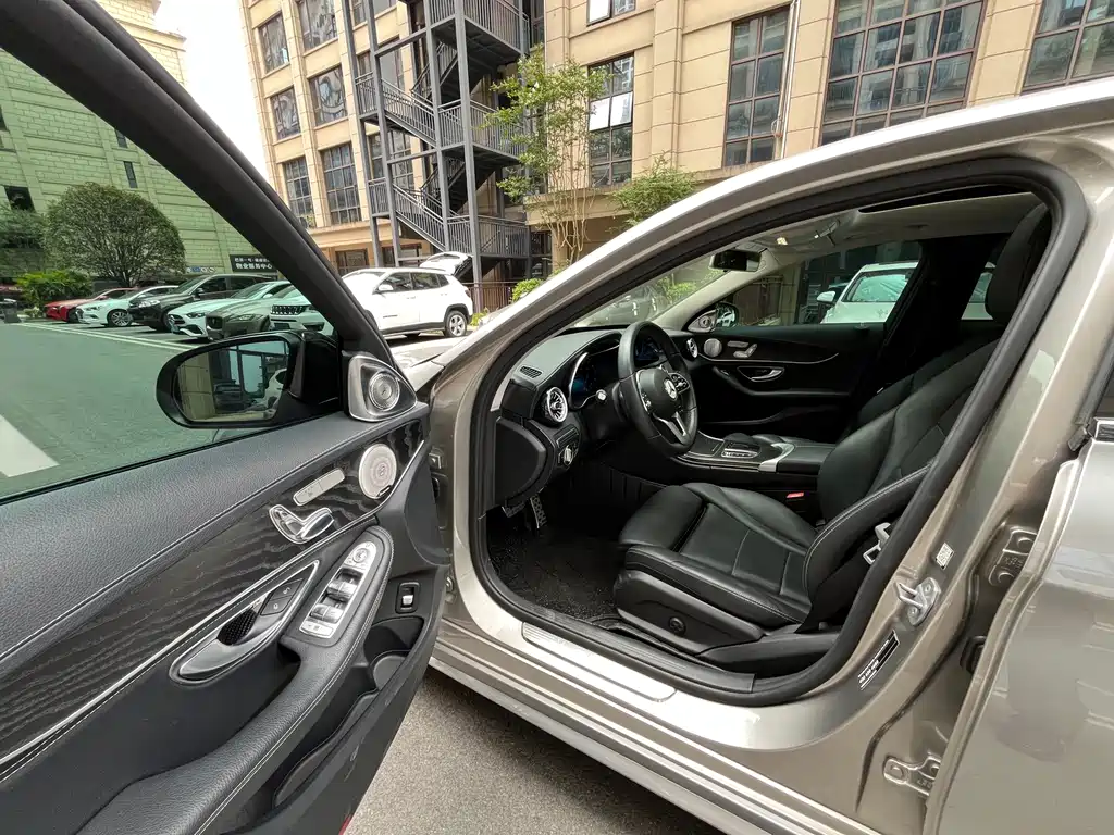 Mercedes-Benz C-Class — миниатюра 8
