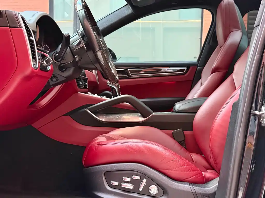 Porsche Cayenne — миниатюра 7