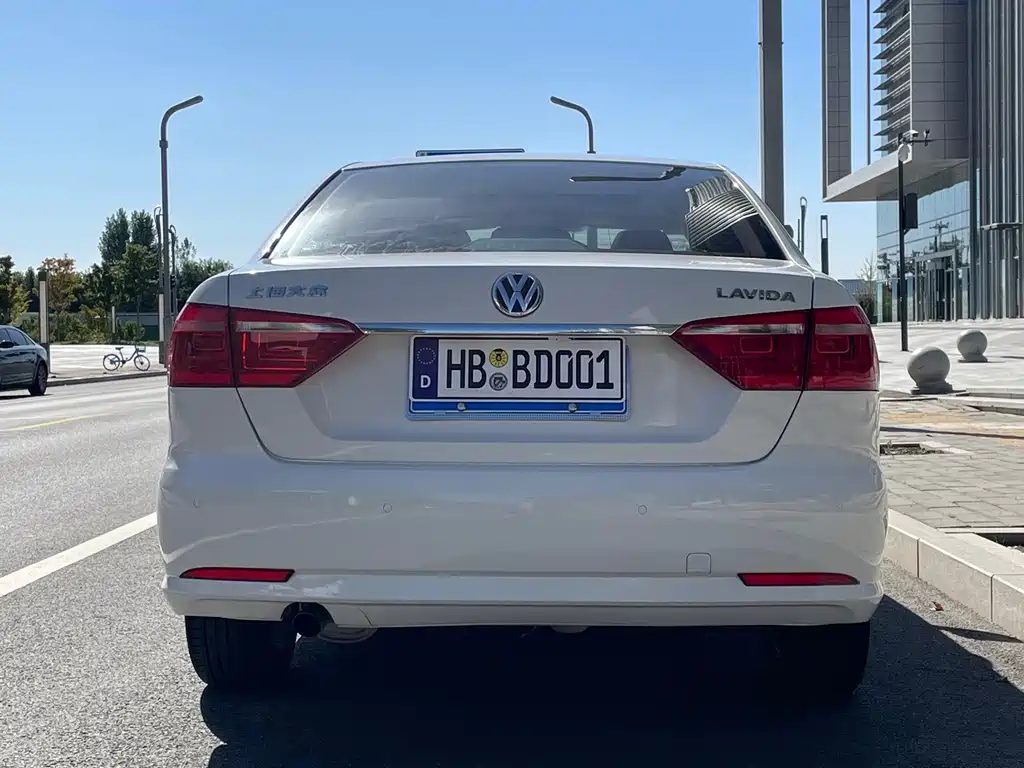 Volkswagen Lavida — миниатюра 4