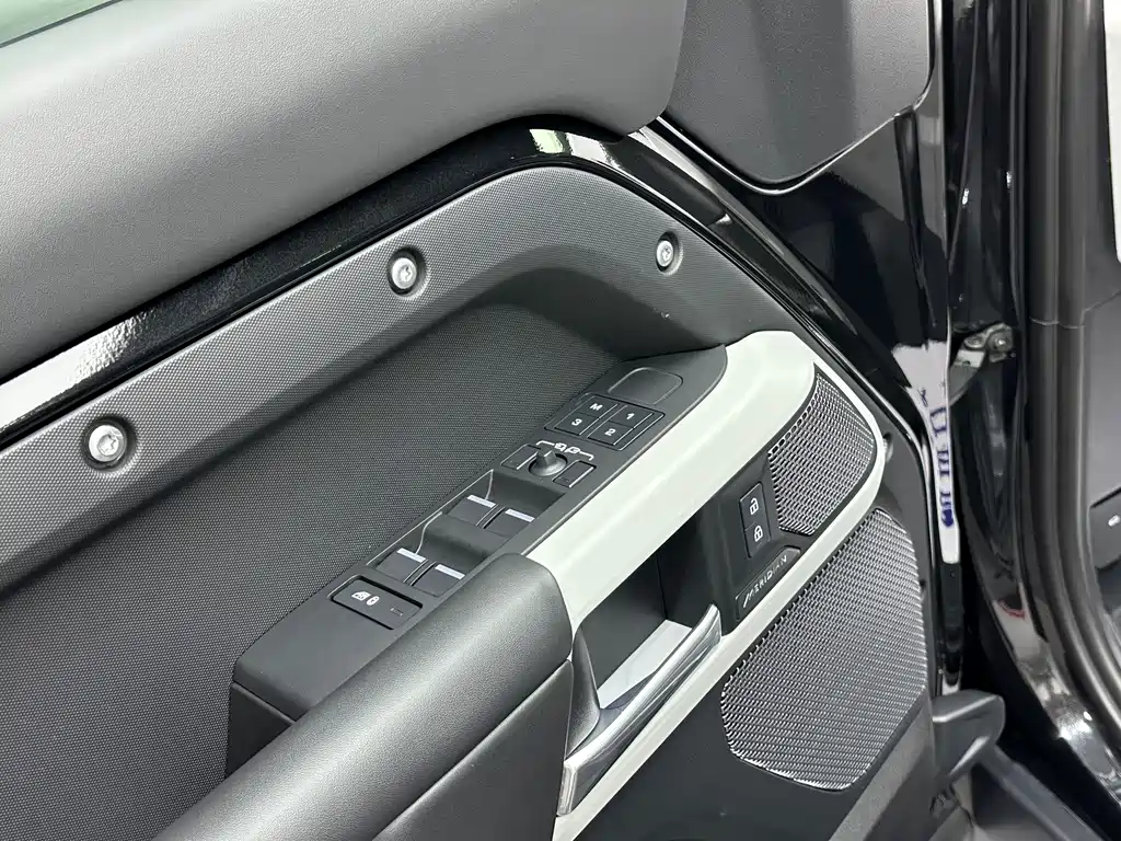 Land Rover Defender — миниатюра 9