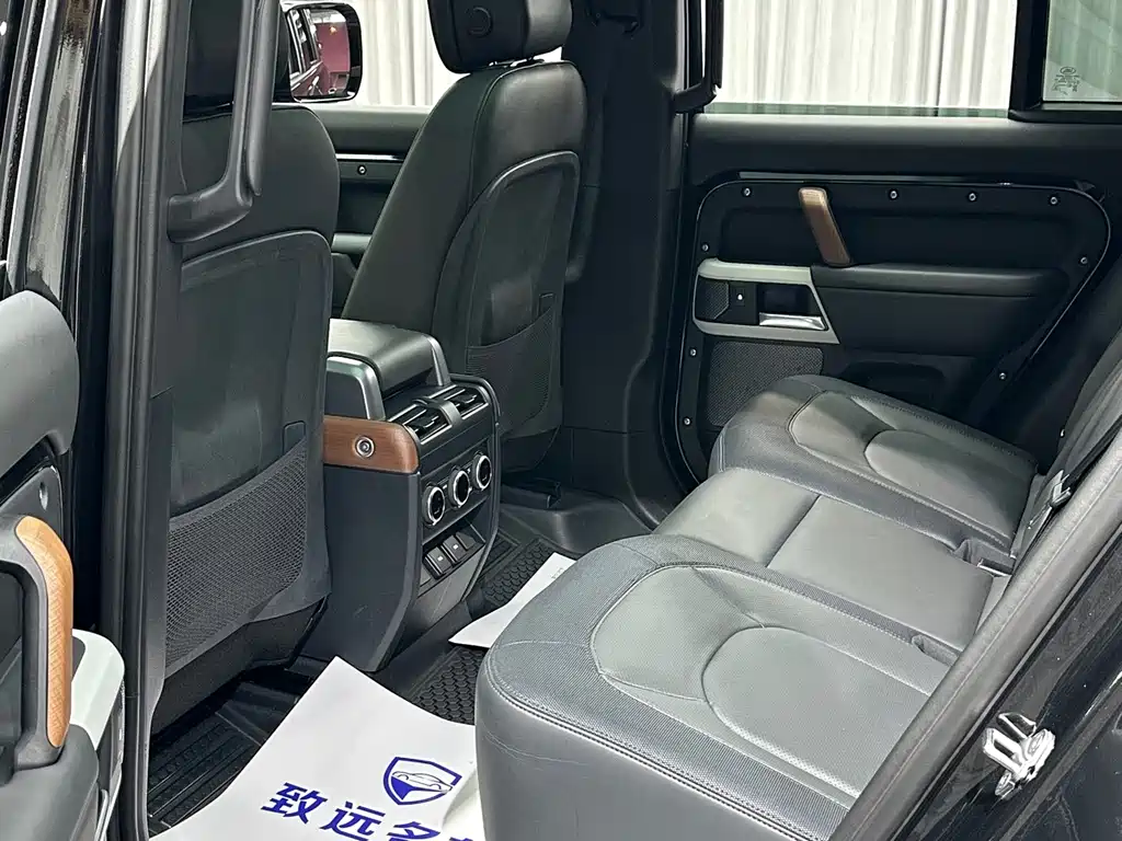 Land Rover Defender — миниатюра 21