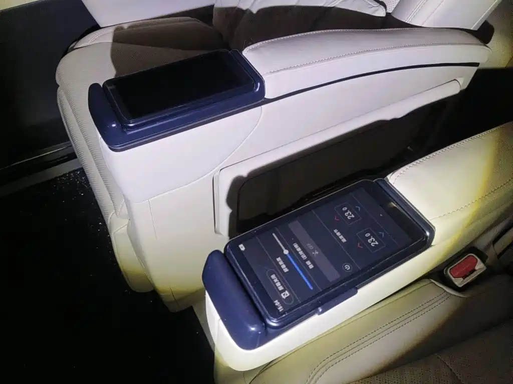 Toyota Vellfire — миниатюра 8