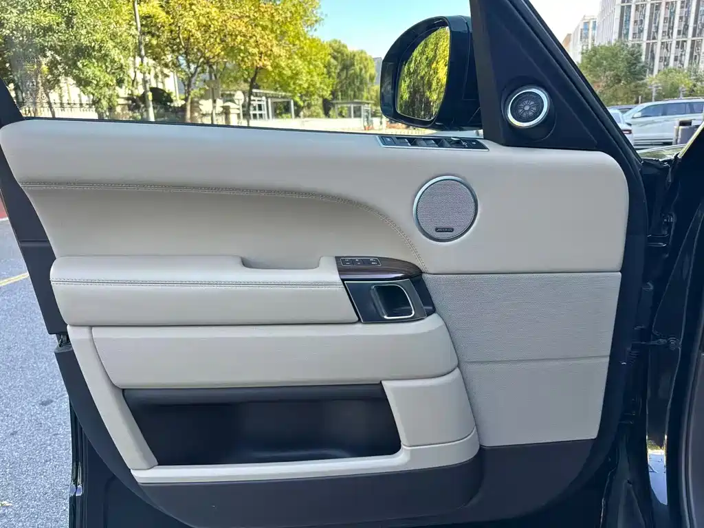 Land Rover Range Rover — миниатюра 24