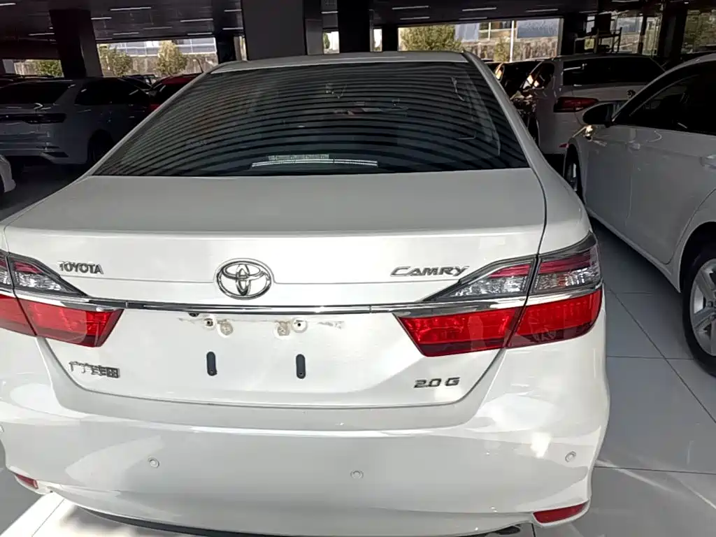 Toyota Camry — миниатюра 6