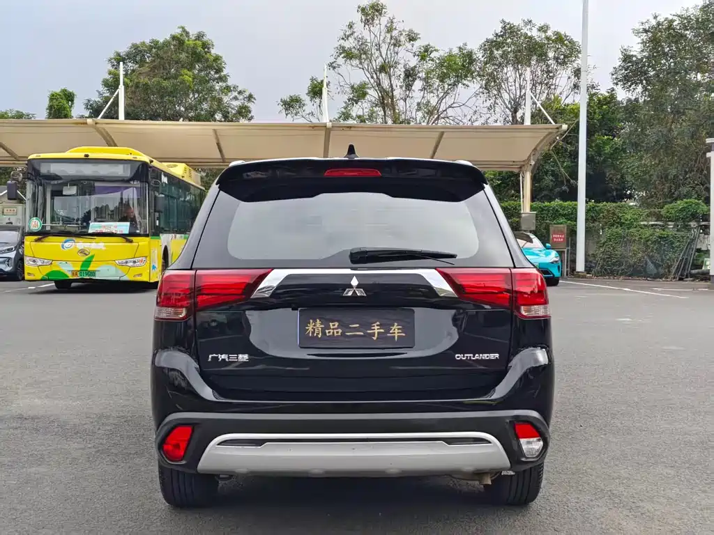 MITSUBISHI OUTLANDER