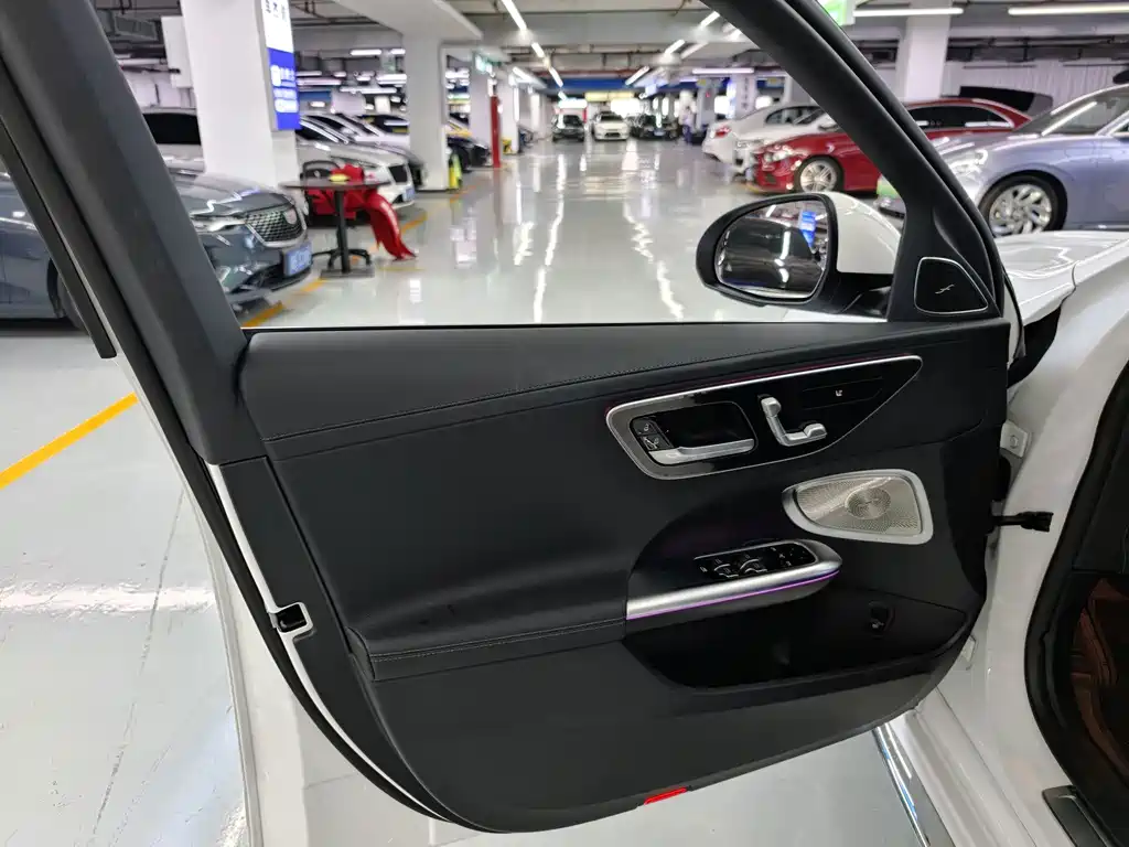 Mercedes-Benz C-Class — миниатюра 5