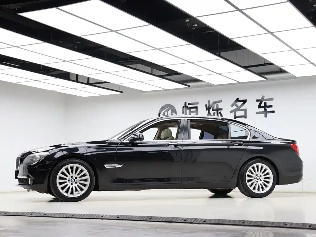 BMW 7 Series — миниатюра 37