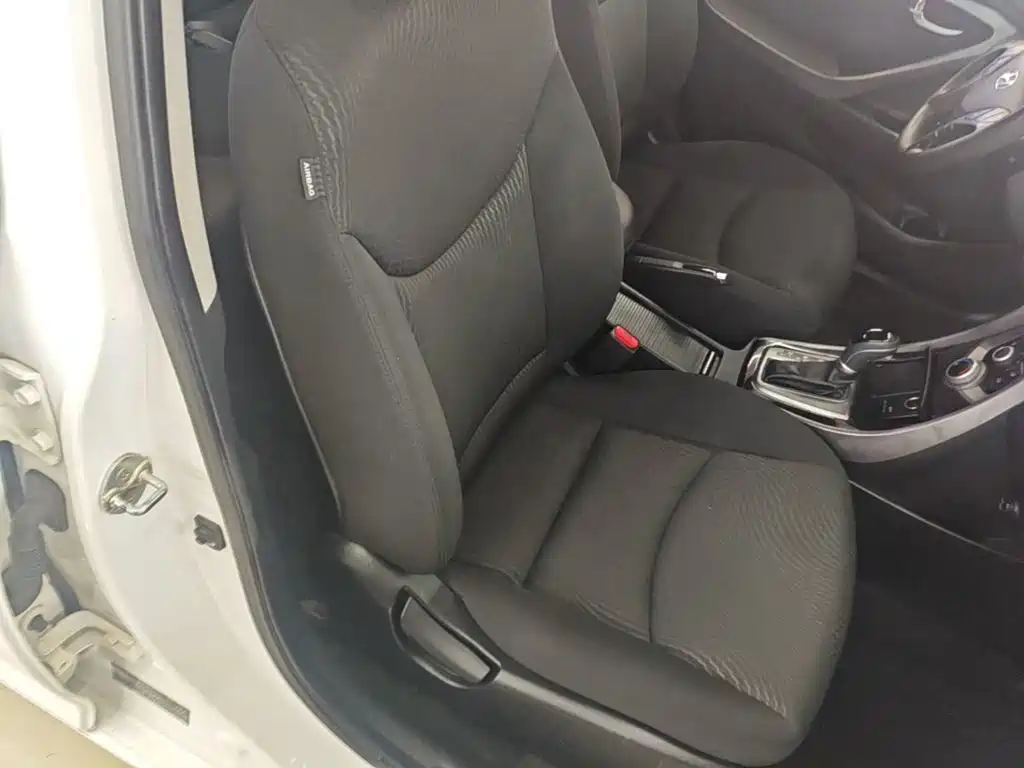 Hyundai Elantra Langdong — миниатюра 25
