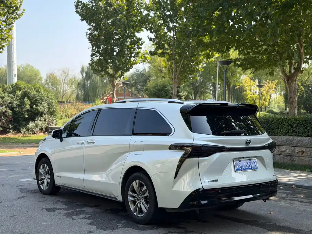 Toyota Sienna — миниатюра 7