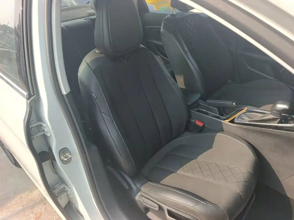 Peugeot 308 — миниатюра 25