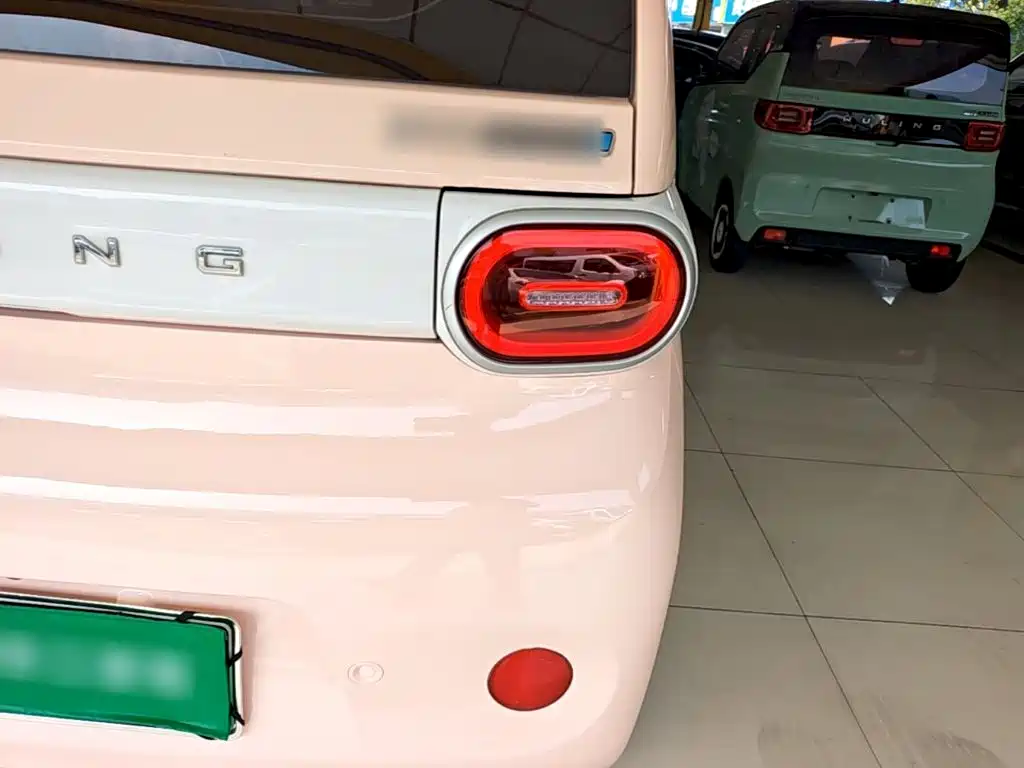 Wuling MINIEV — миниатюра 8