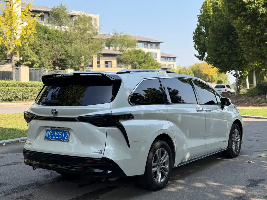 Toyota Sienna — миниатюра 9