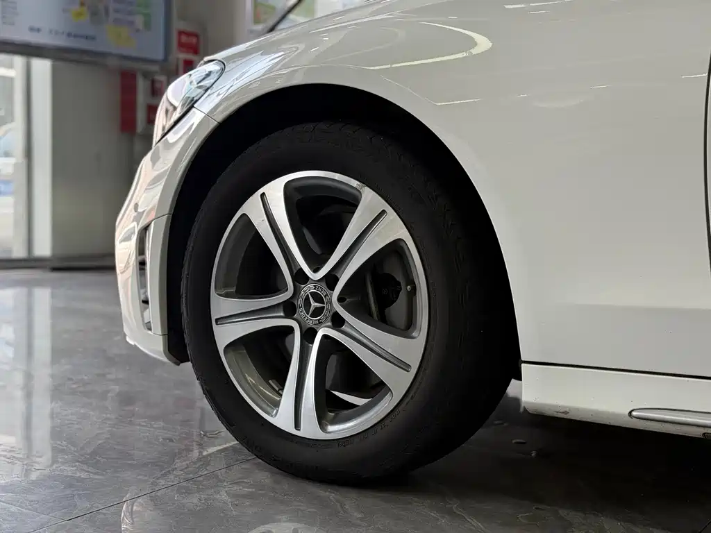 Mercedes-Benz C-Class — миниатюра 3