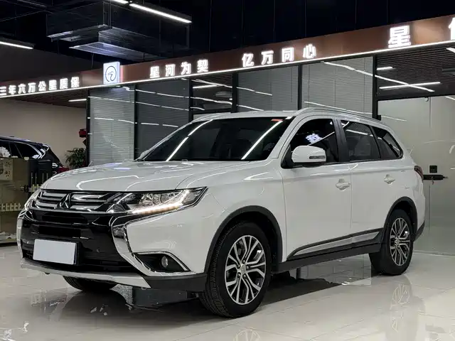 MITSUBISHI OUTLANDER 2018
