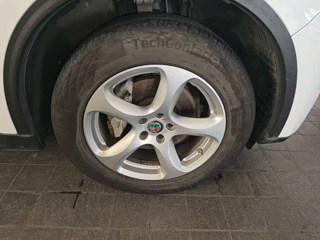 Alfa Romeo Stelvio — миниатюра 12