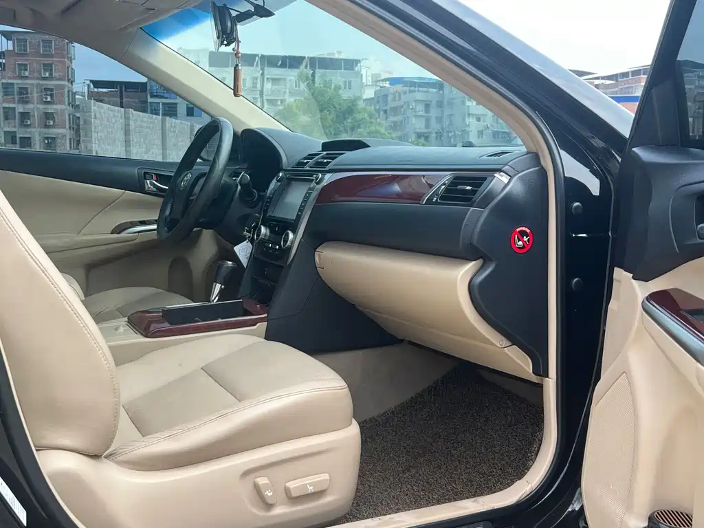 Toyota Camry — миниатюра 12