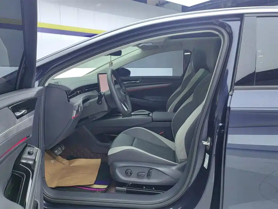 VOLKSWAGEN ID.7 VIZZION