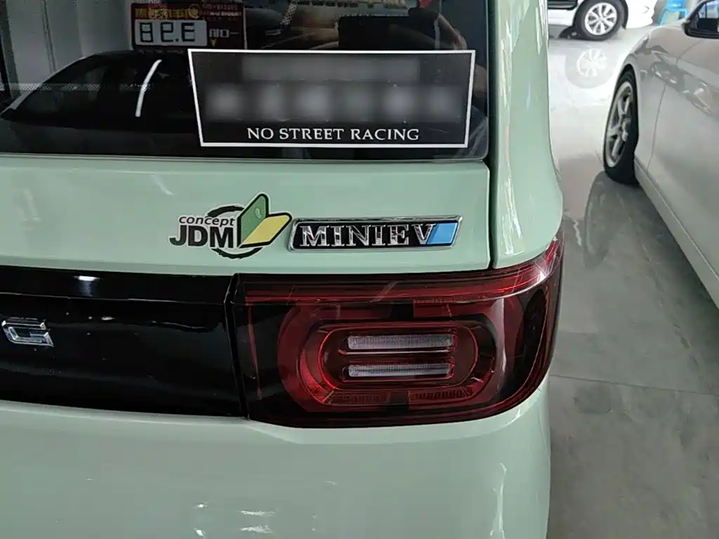 Wuling MINIEV — миниатюра 8