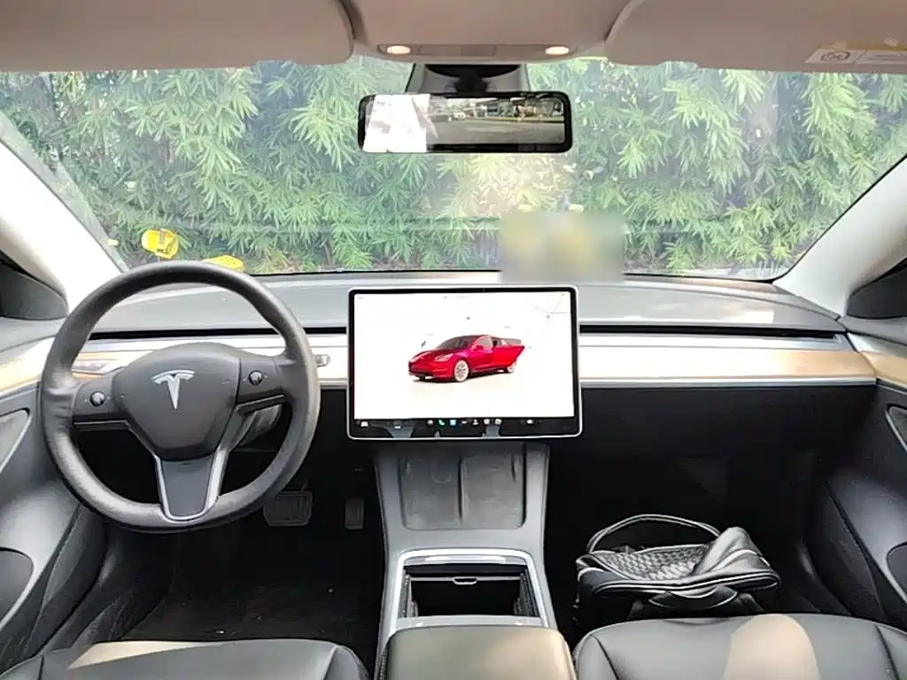 Tesla Model 3 — миниатюра 10