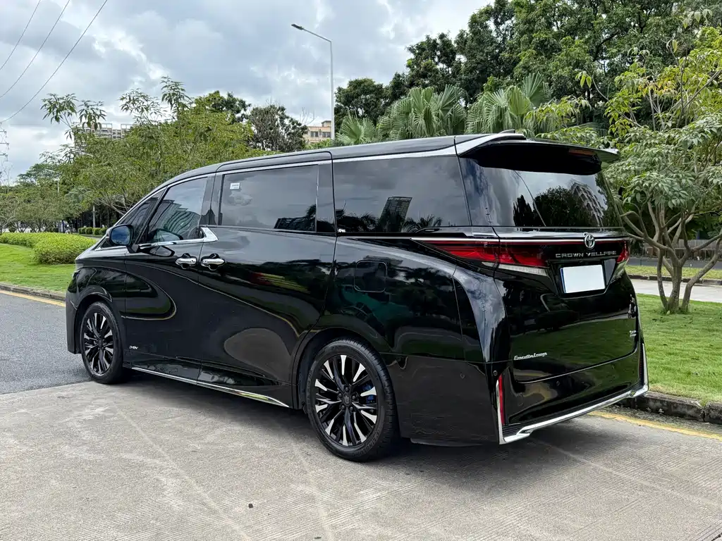 Toyota Vellfire — миниатюра 6