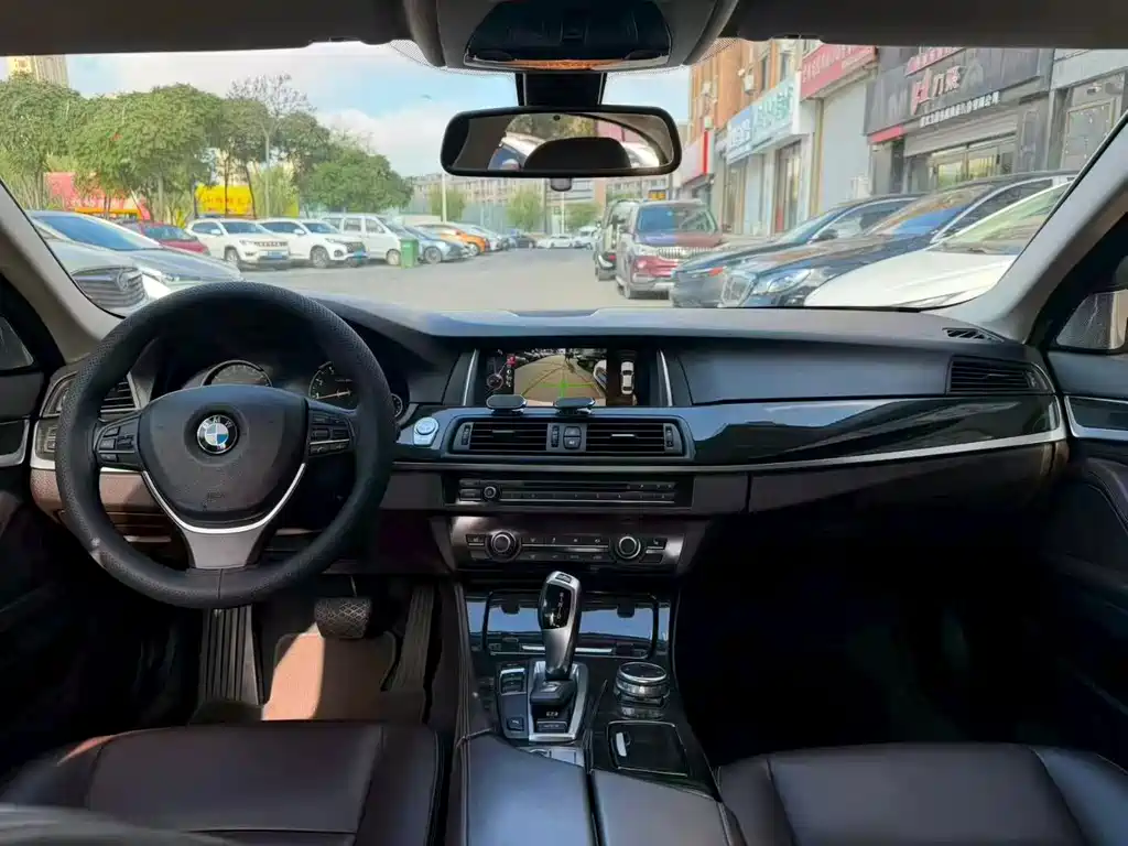 BMW 5 Series — миниатюра 6