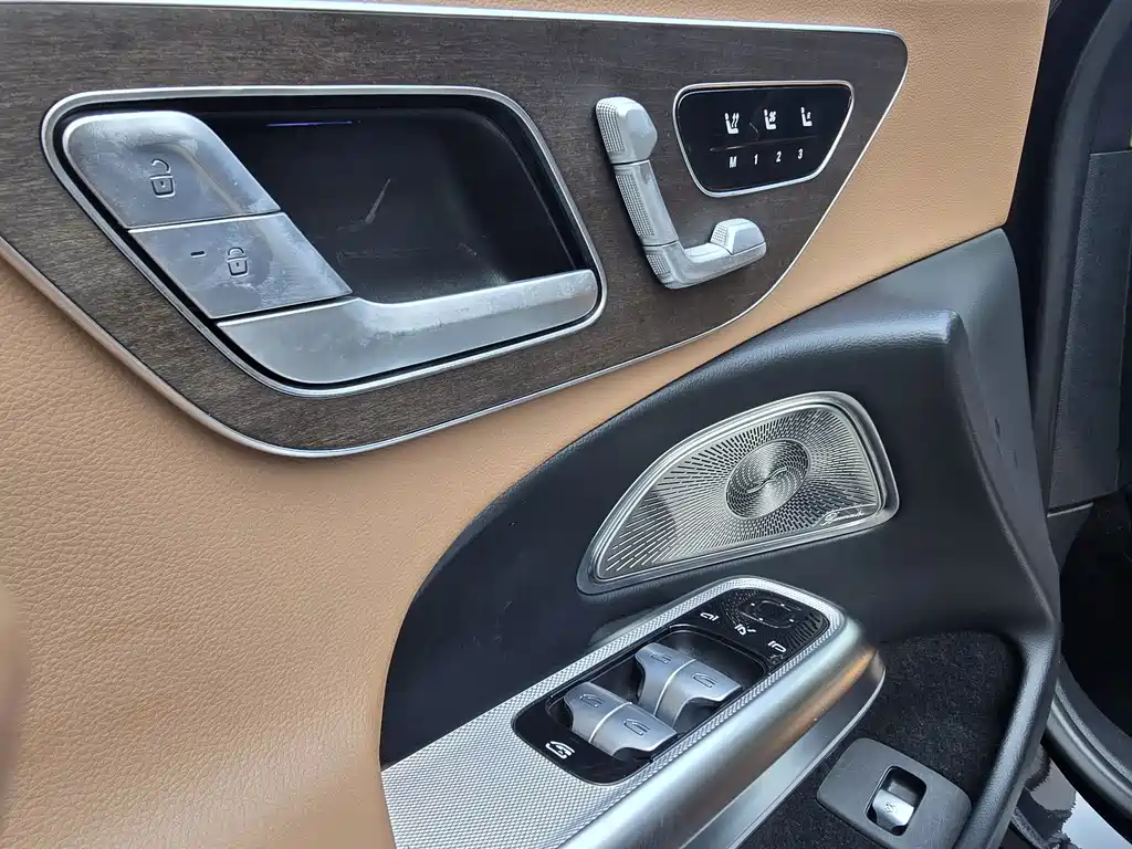 Mercedes-Benz E-Class — миниатюра 9