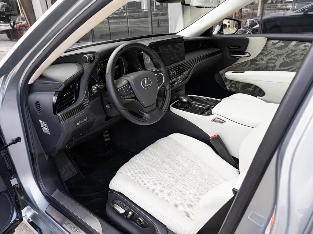 Lexus LS — миниатюра 9