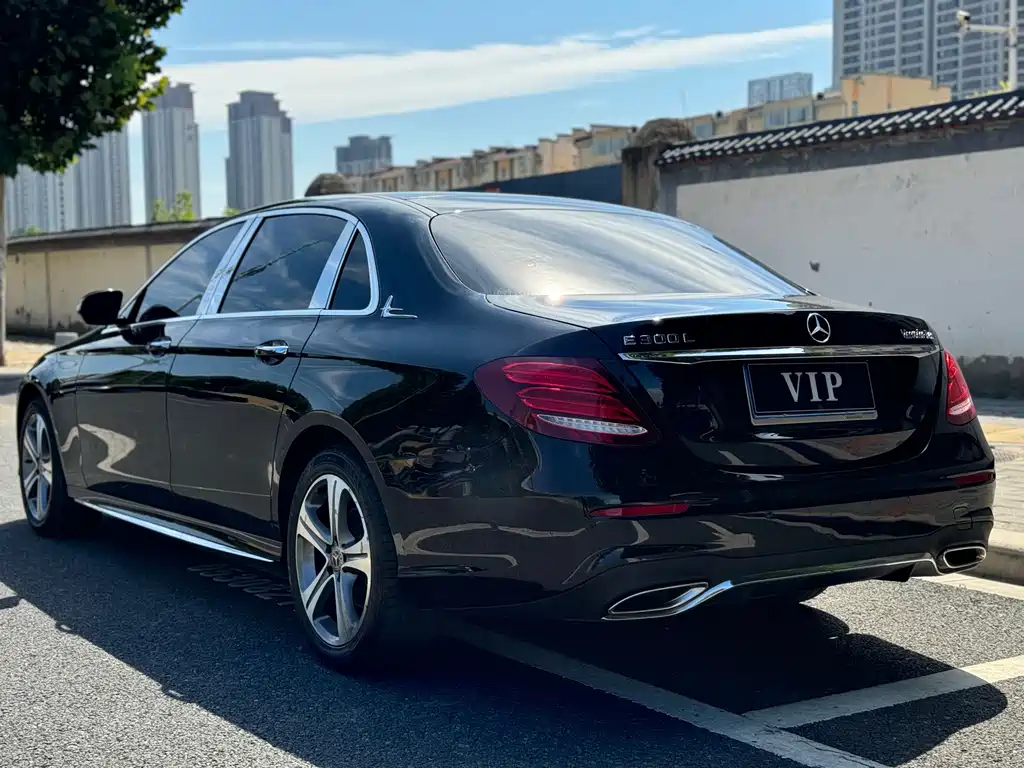 Mercedes-Benz E-Class — миниатюра 9
