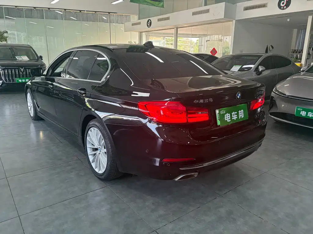 BMW 5 Series New Energy — миниатюра 7