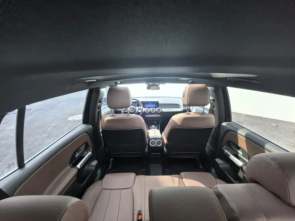Mercedes-Benz GLB — миниатюра 9
