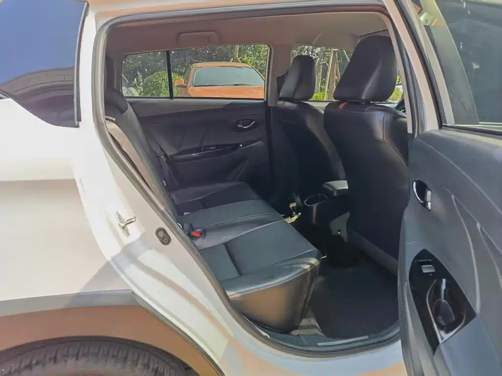 Toyota Yaris L — миниатюра 11